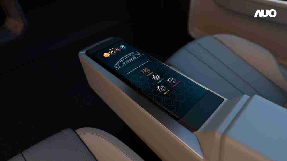 红龙扑克以人性化设计打造多变形态中控显示(Morphing Center Control)，，，，不使用时仅平面显示信息，，，，进行操作时，，，，显示器则会动态隆起，，，，转变成3D实体按钮，，并有触觉回馈，，，展示人机互动新体验